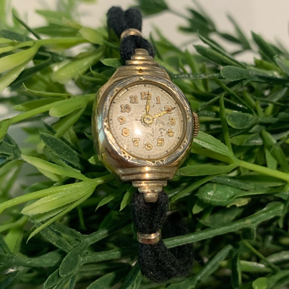 Vintage Women’s Croton 17 Jewels Swiss Wristwatch (Not Working)